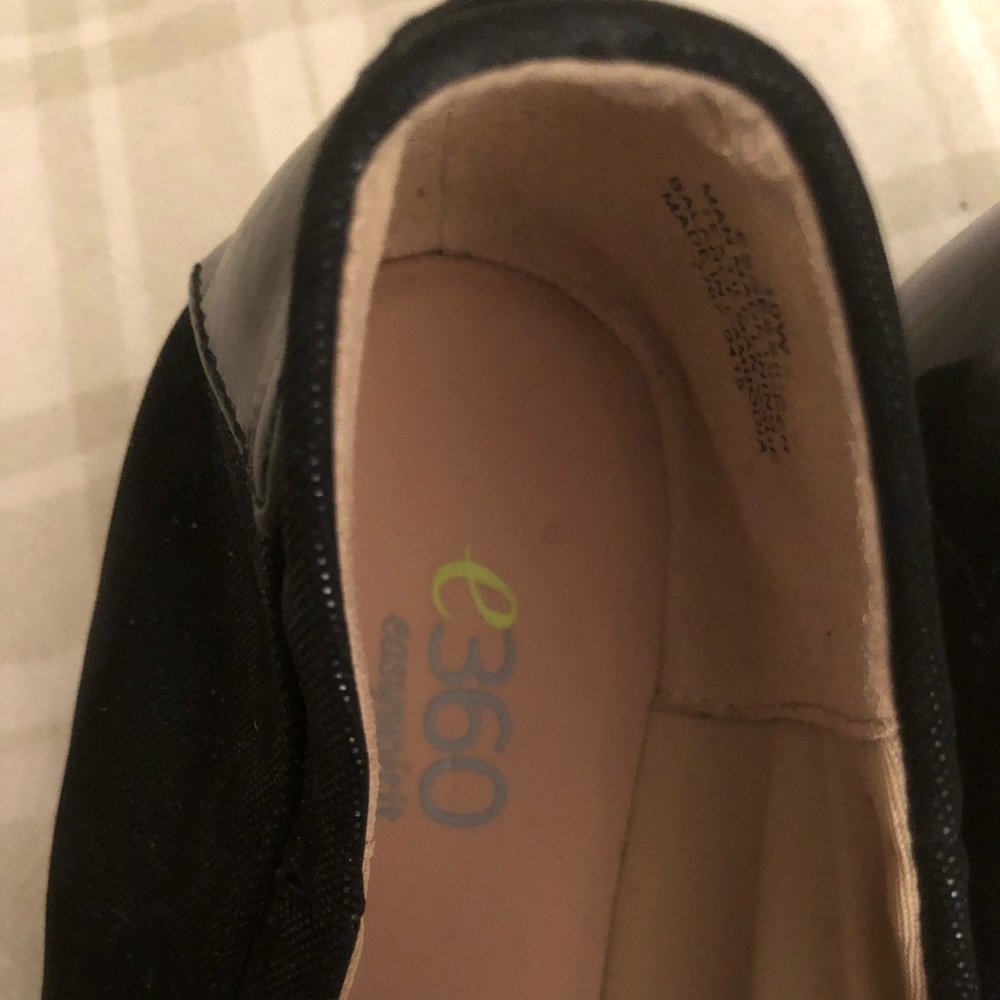 EUC Easy Spirit e360 black ballet flats w/ patent toe cap & back, size 10W - Picture 3 of 9